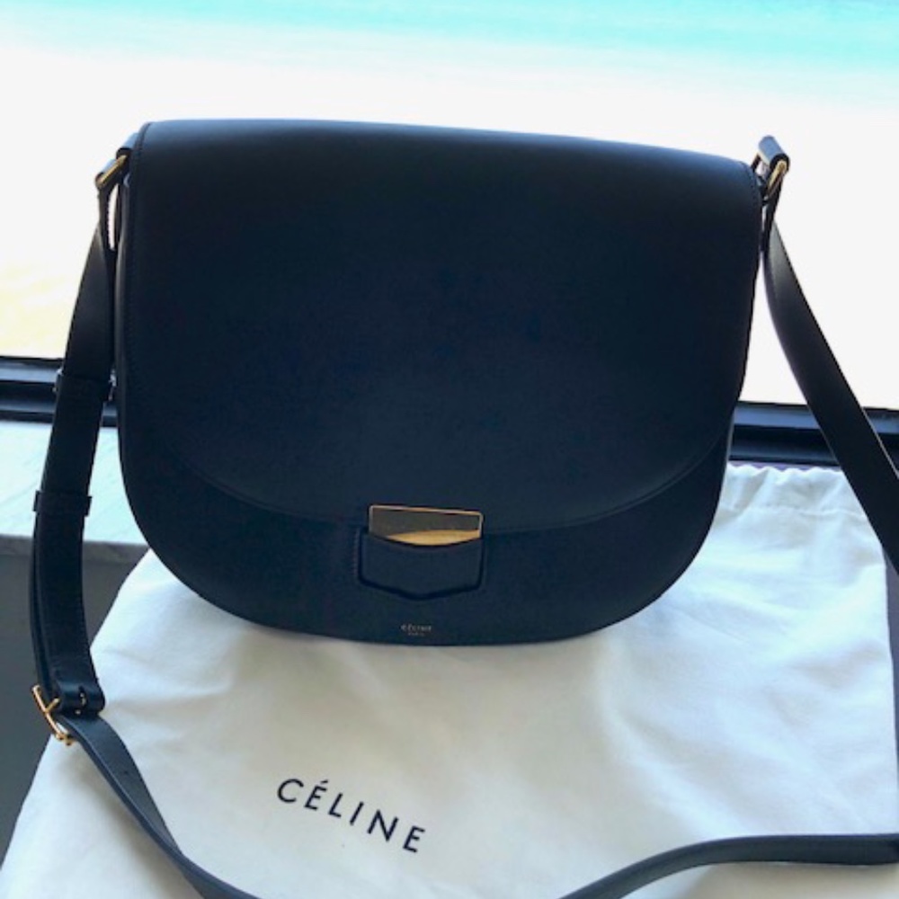 CELINE Trotteur Crossbody Bag Grainy Leather